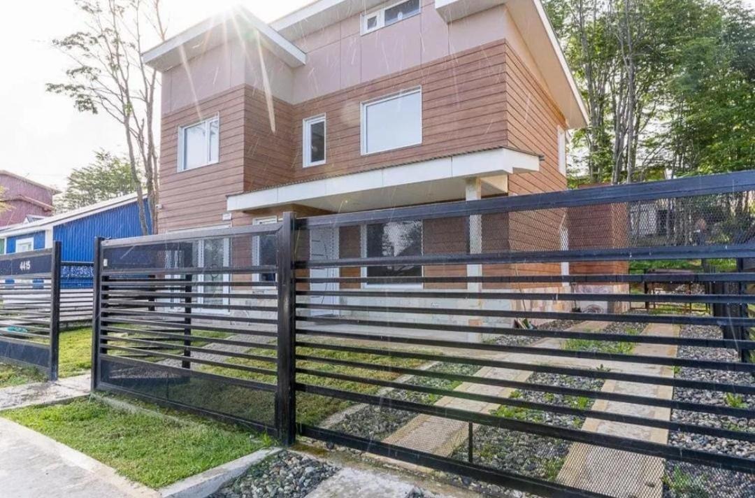 Moderna Casa En Ushuaia Villa Bagian luar foto